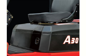 9.整體式發動(dong)機機罩及配置安(an)全鎖扣-杭州叉車(chē)内燃叉車